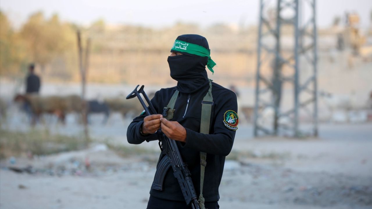 Kassam Tugayları, Gazze'deki 2 İsrailli esirin cesedini Kızılhaç'a teslim etti