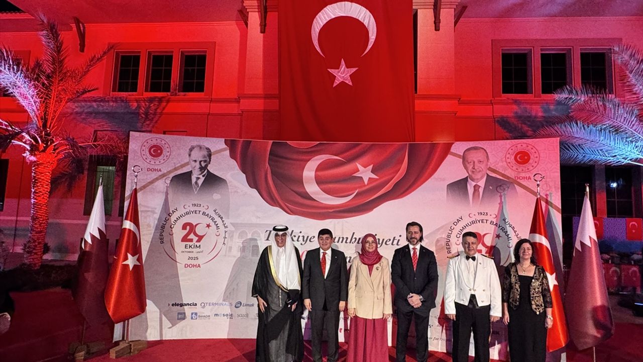 Katar'da, Türkiye Cumhuriyeti'nin 102'nci yılı dolayısıyla resepsiyon düzenlendi