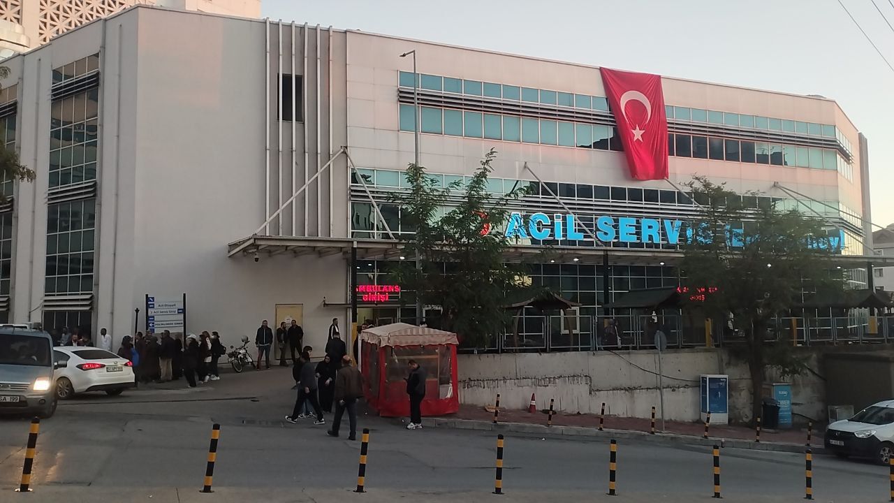 Kocaeli'de çöken binanın enkazından 18 yaşındaki Dilara Bilir sağ çıkarıldı