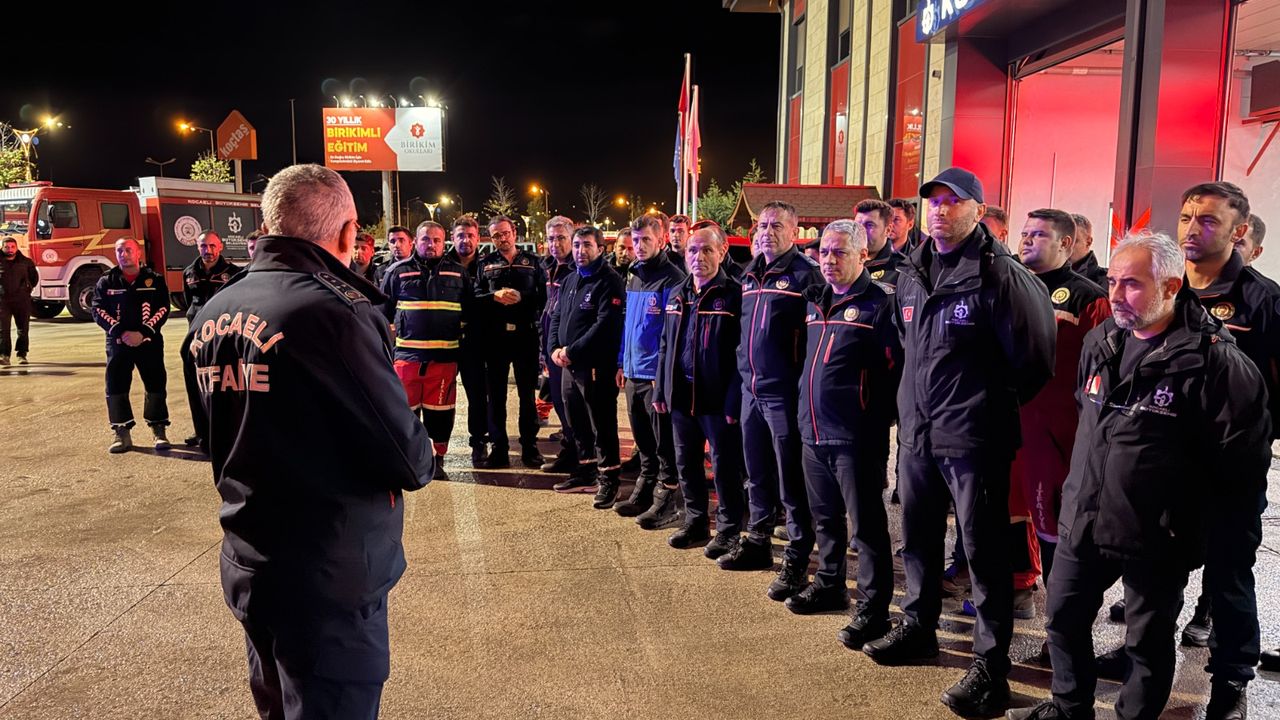 Kocaeli'den deprem bölgesine arama-kurtarma ve insani yardım ekipleri gönderildi