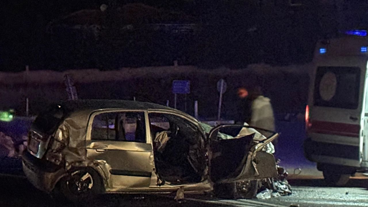 Konya'da otobüs ile otomobil çarpıştı, 2 kişi yaralandı