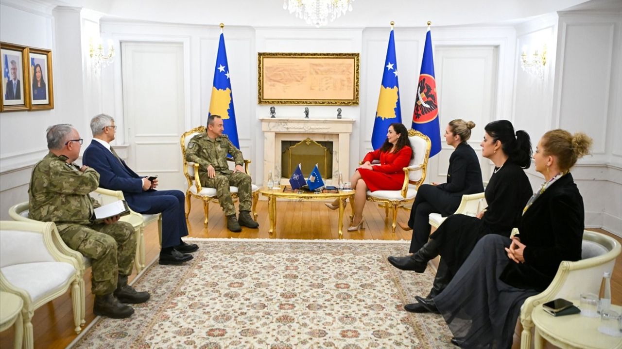 Kosova Cumhurbaşkanı Osmani, KFOR Komutanı Tümgeneral Ulutaş'ı kabul etti