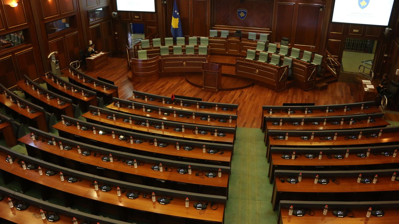 Kosova'da Albin Kurti'nin başkanlığındaki yeni hükümet meclisten güvenoyu alamadı
