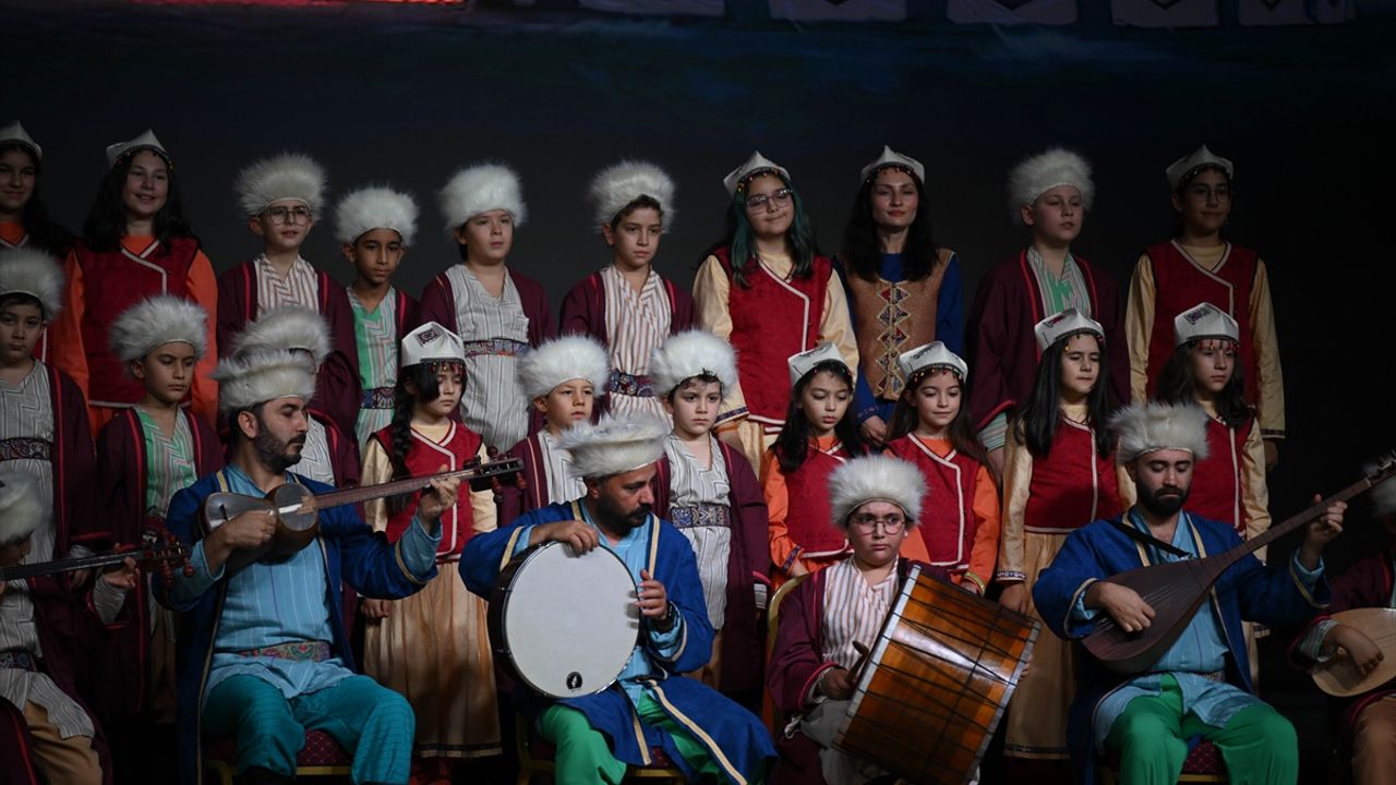 MEB'in 'Köklü Geçmişten Güçlü Cumhuriyete' konulu yarışmasının ödül töreni yapıldı