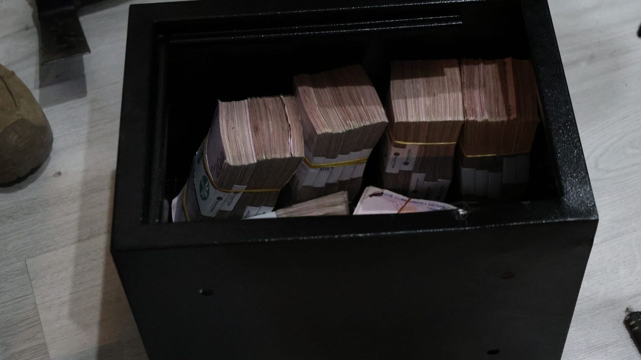 Mersin'de futbol kulübü adına loca satışıyla dolandırıcılık yapan 5 zanlı tutuklandı