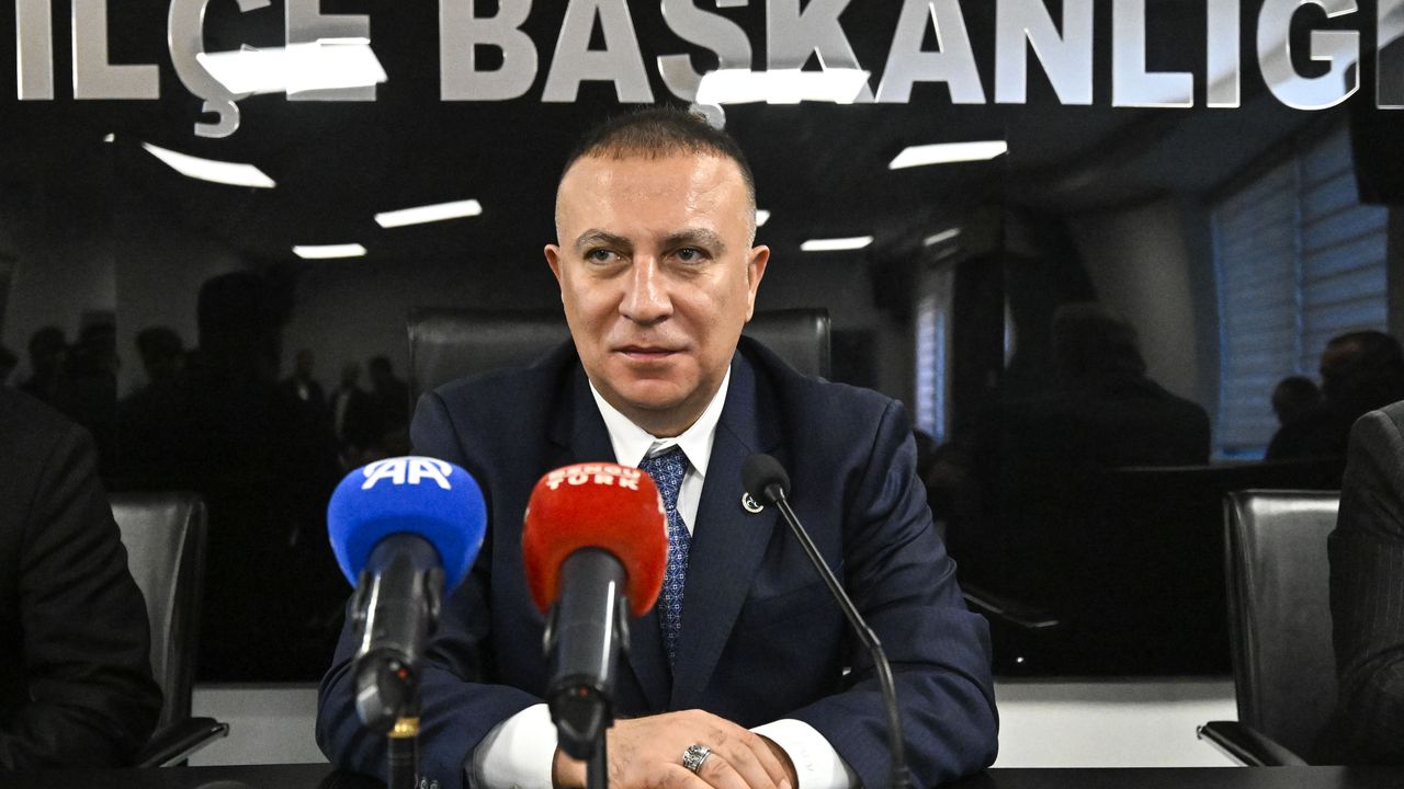 MHP'li Yönter partisinin Maltepe ve Sancaktepe ilçe başkanlıklarını ziyaret etti: