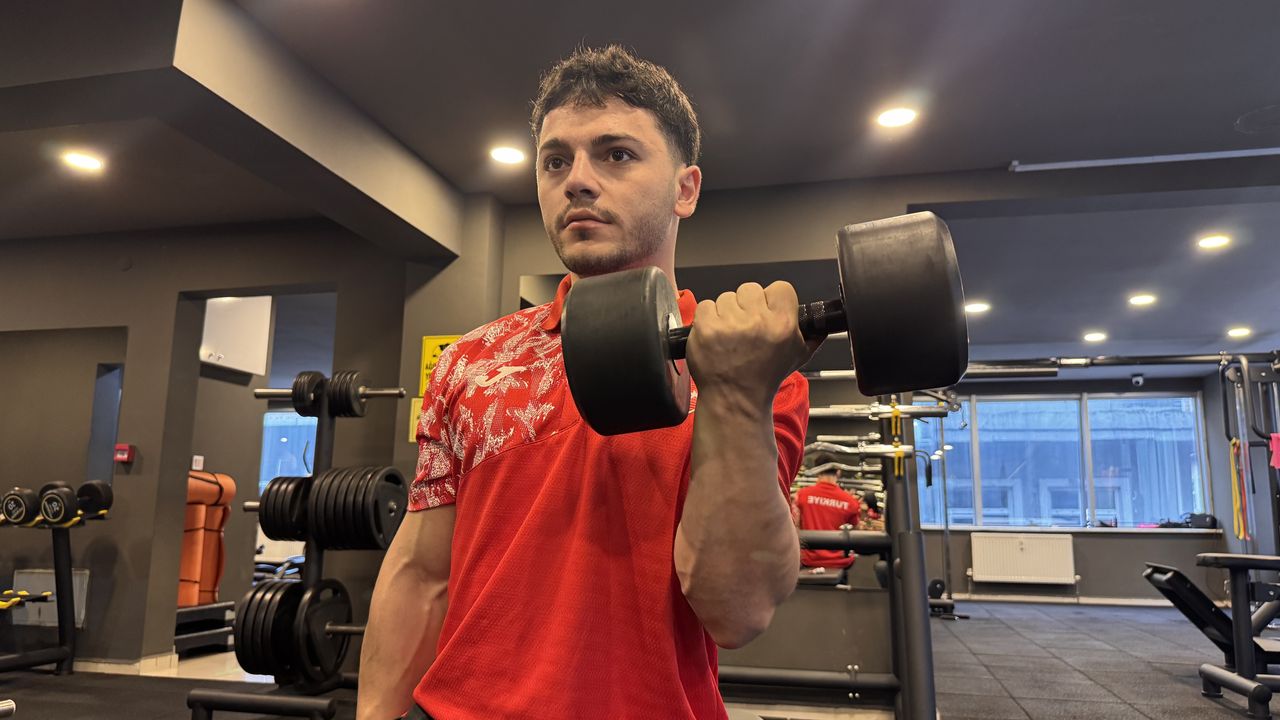 Milli bilek güreşçi İsmail Hacı Bekar, madalyaya doymuyor