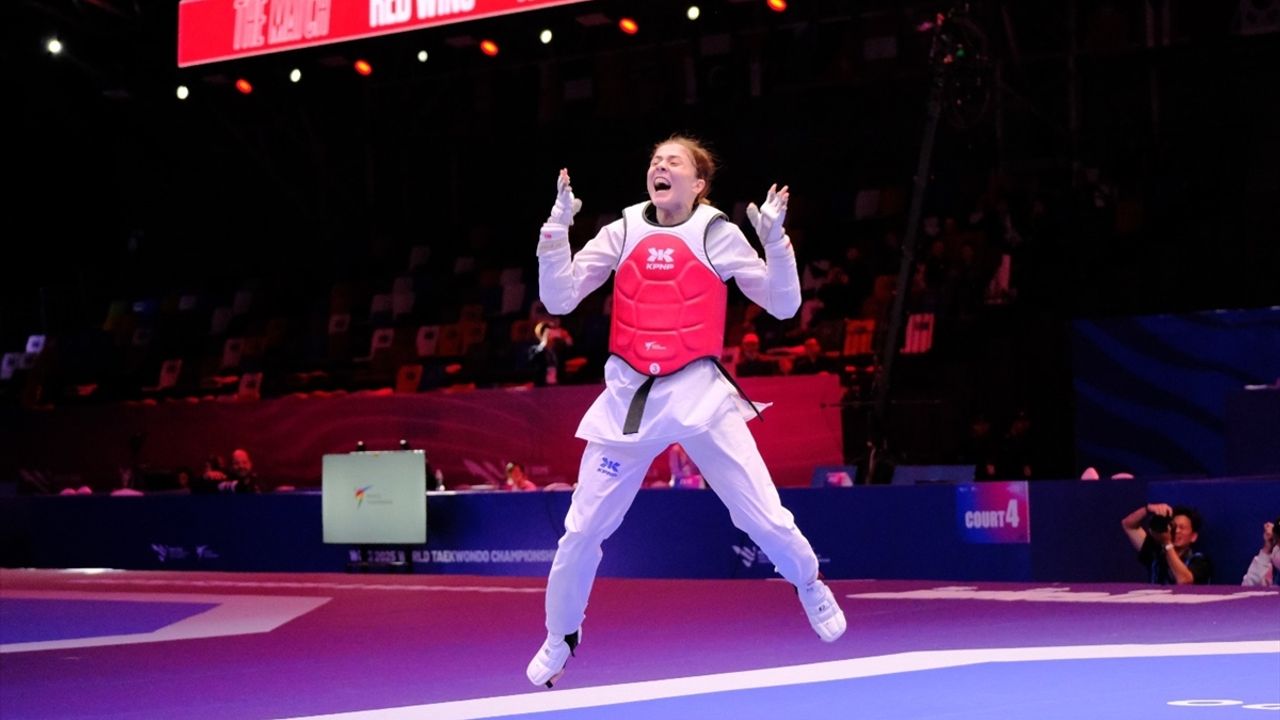 Milli tekvandocu Merve Dinçel Kavurat üst üste ikinci kez dünya şampiyonu