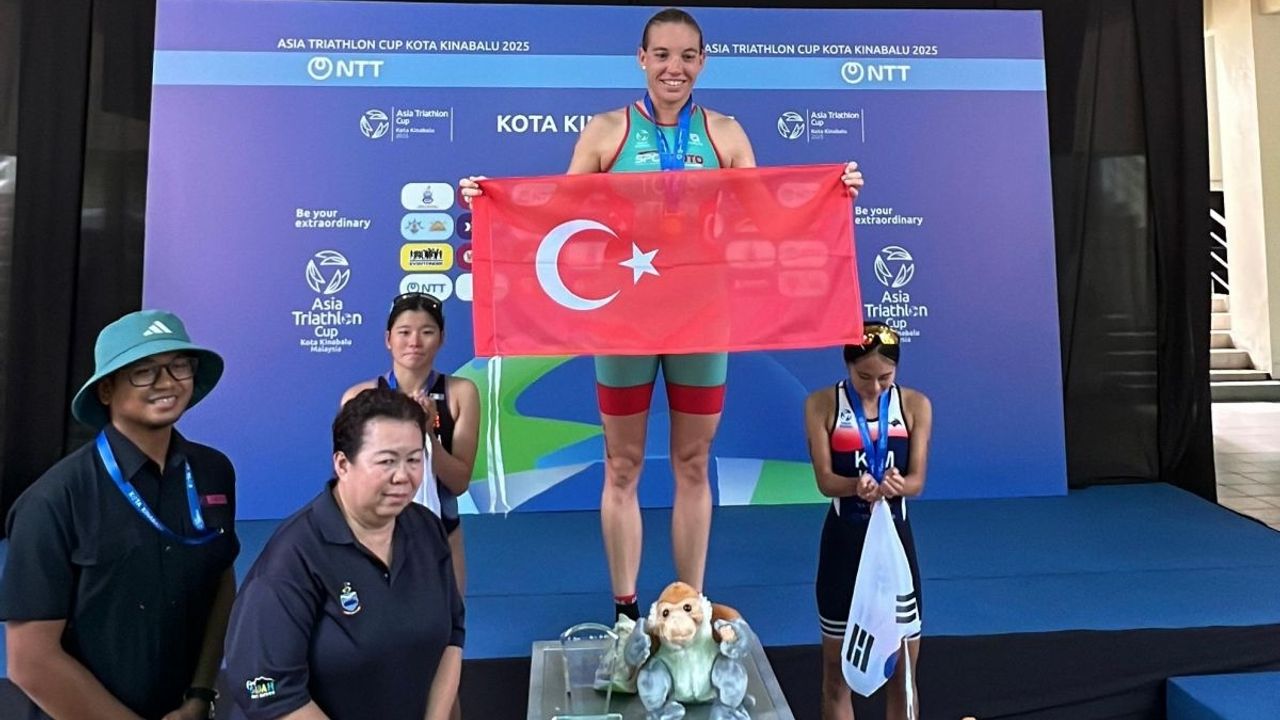 Milli triatlet Sinem Francisca Tous, Asya Kupası'nda altın madalya kazandı