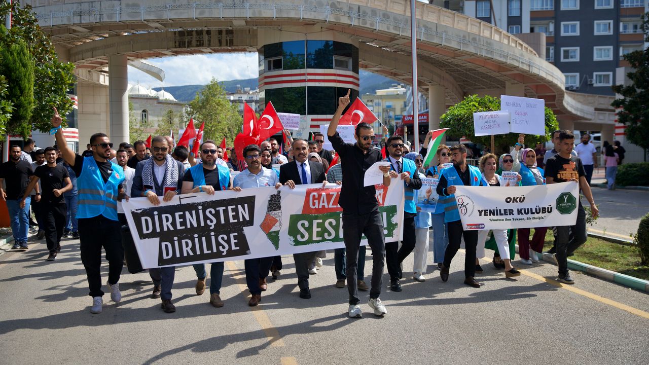 Osmaniye'de üniversite öğrencileri Filistin'e destek için yürüdü