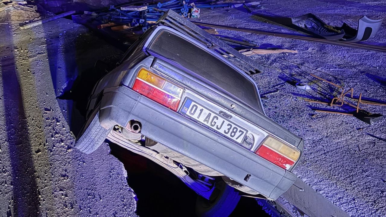 Osmaniye'de yol kenarındaki çukura düşen otomobilin sürücüsü yaralandı