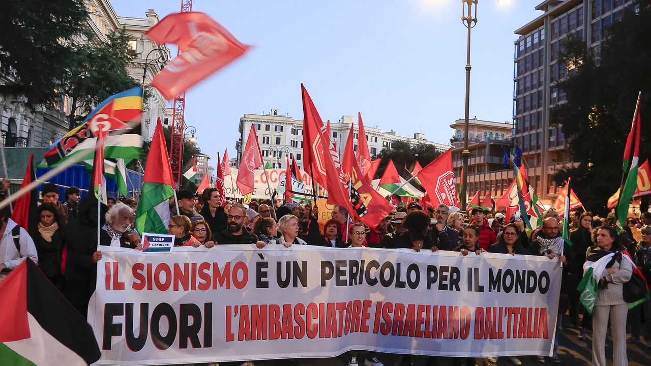 Roma'da Filistin'e destek gösterisine polis, cop ve tazyikli suyla müdahale etti