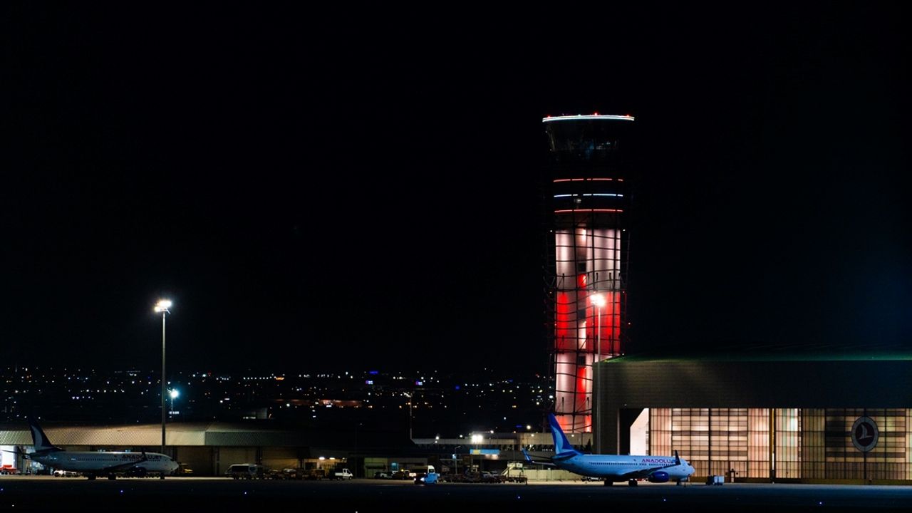 Sabiha Gökçen Havalimanı 29 Ekim'de kırmızı-beyaza bürünecek