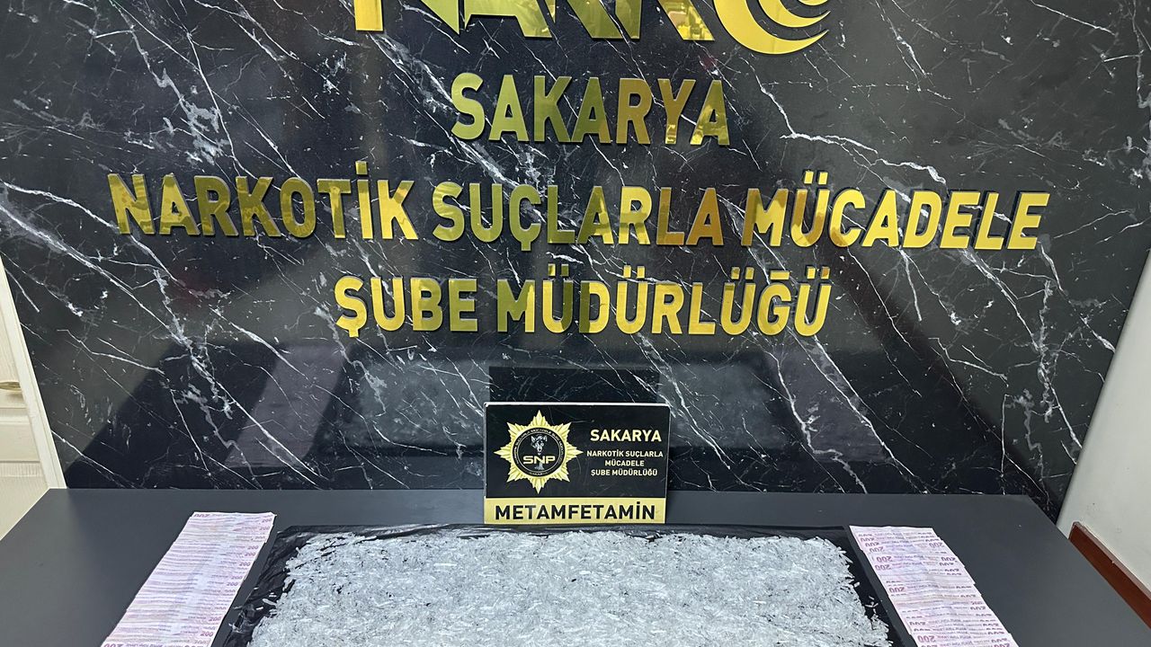 Sakarya'da durdurulan araçta 1 kilogram sentetik uyuşturucu ele geçirildi