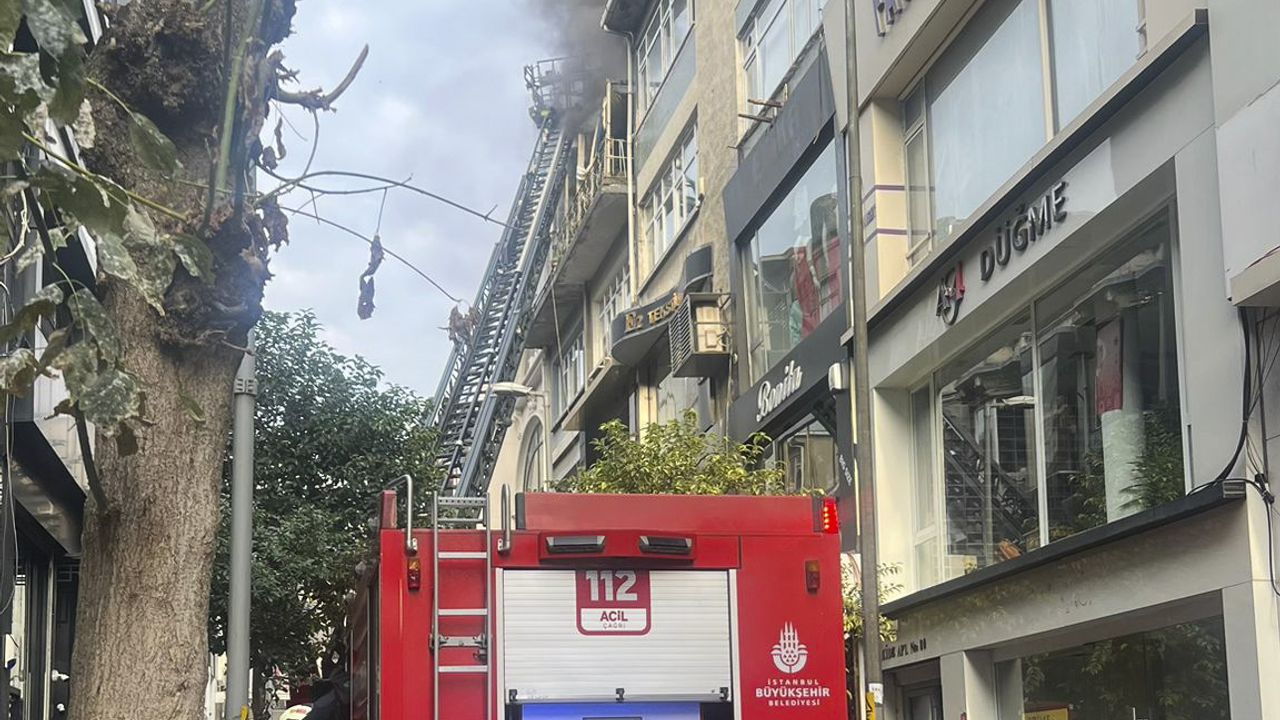 Şişli'de 4 katlı binada çıkan yangında 1 kişi hayatını kaybetti