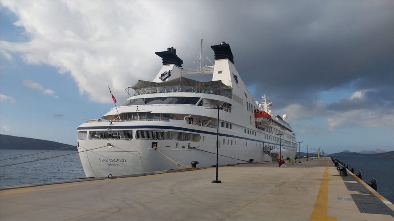 'Star Legend' kruvaziyeri, 271 yolcusuyla Bodrum'a geldi