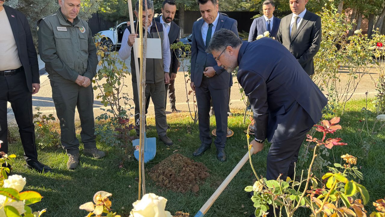 Tarım ve Orman Bakanı Yumaklı, Tunceli Valiliğini ziyaret etti