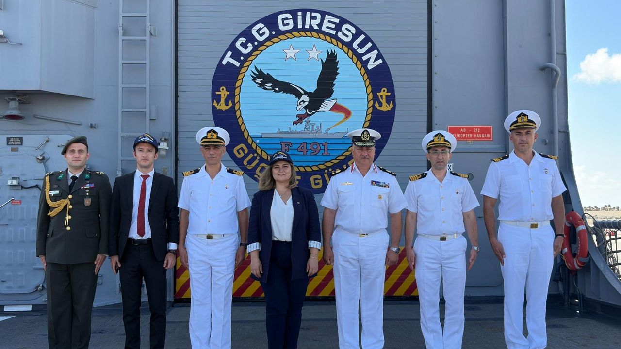 TCG Giresun Fırkateyni'nden 29 Ekim Cumhuriyet Bayramı kutlamaları kapsamında Mısır'a liman ziyareti