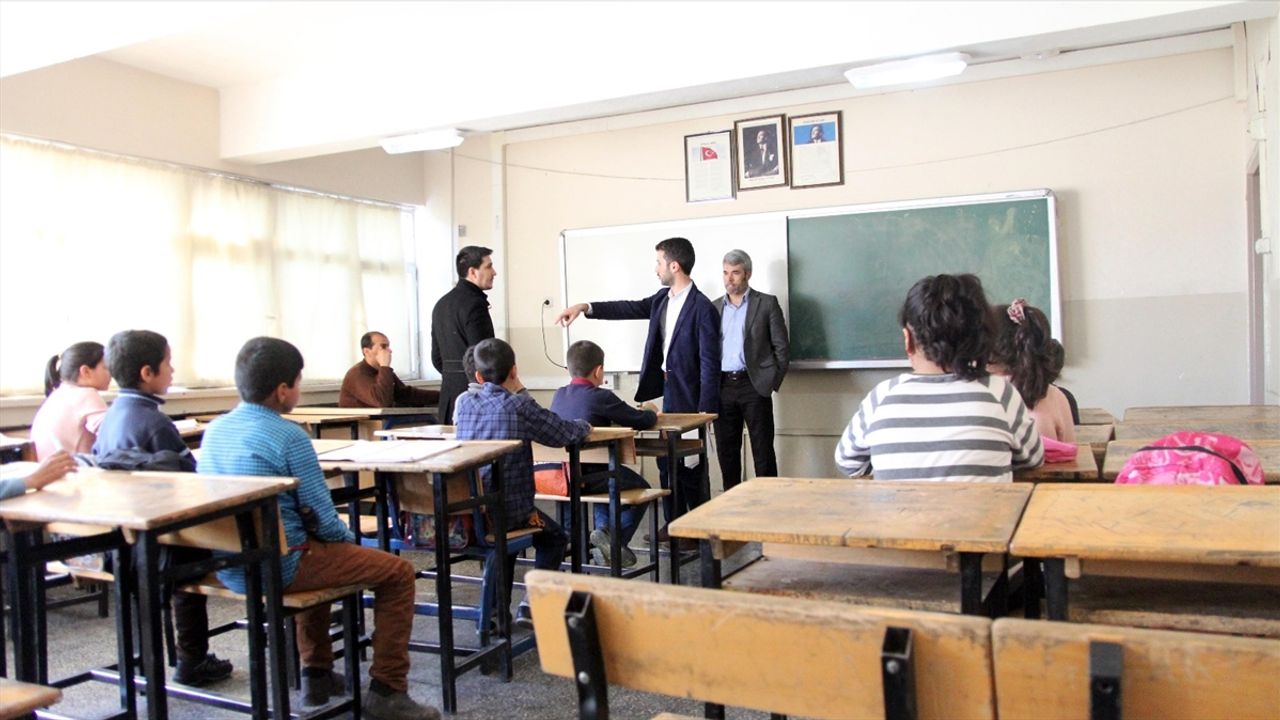 TEKNOFEST'te açılan kapıdan Cumhuriyet için yapay zeka filmi çıktı