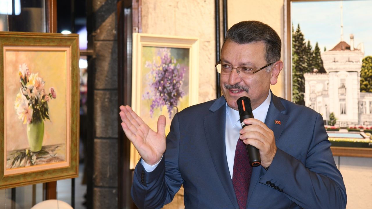 Trabzon'da 44 sanatçının hazırladığı 'Cumhuriyet'in Renkleri' isimli sergi açıldı