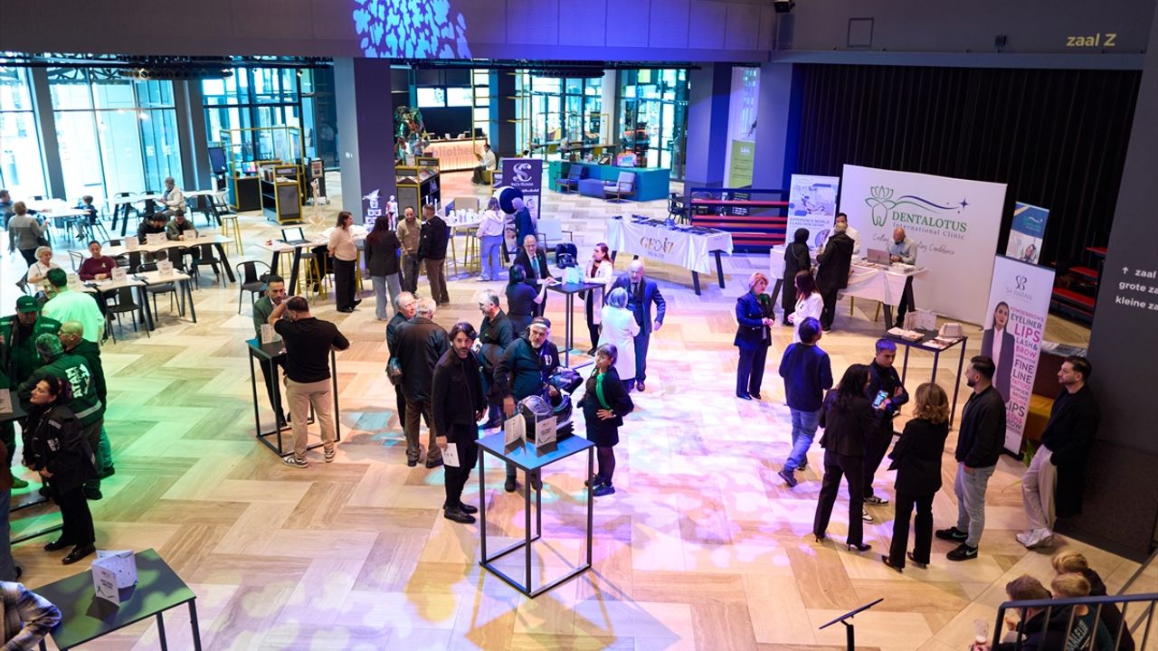 Türk doktorlar, Hollanda'da kanser farkındalığına vurgu yaptı