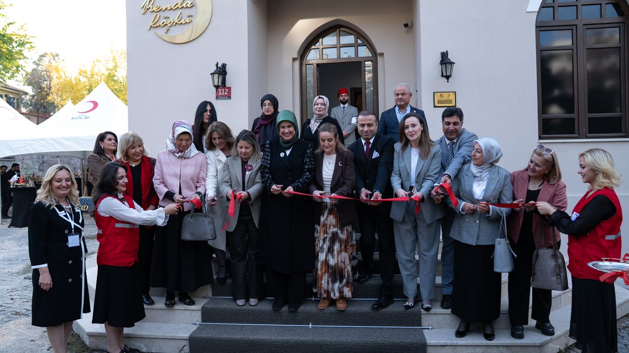 Türk Kızılayın 'Türkiye Yüzyılı Kadınları' sergisi Ankara'da açıldı