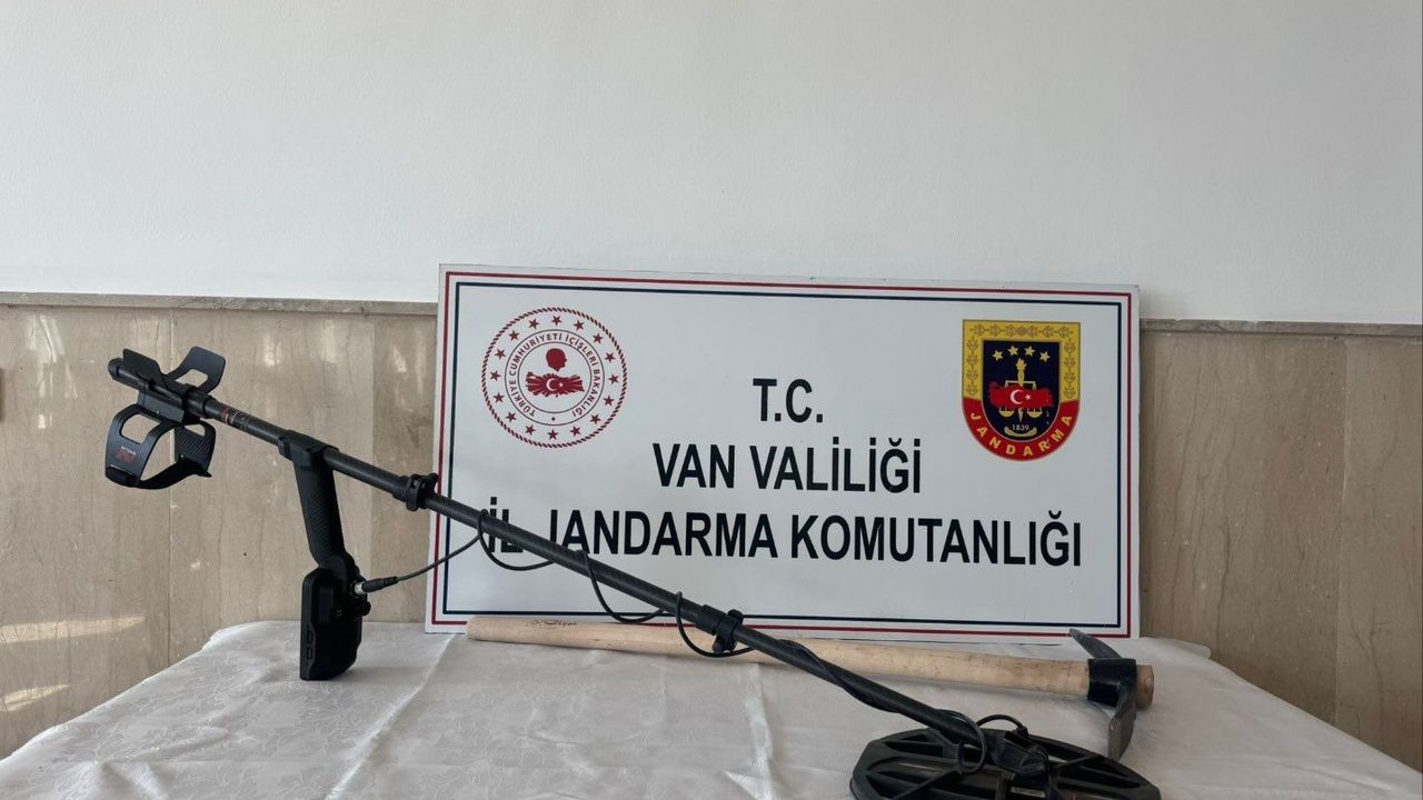 Van'da define arayan 3 şüpheli suçüstü yakalandı