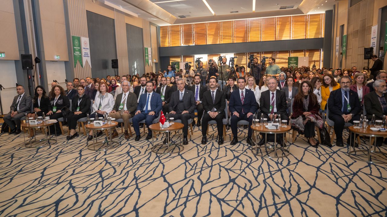 Bakan Memişoğlu, '3. Sağlıklı Türkiye Yüzyılı-Sağlıklı Yaşam Planı Çalıştayı'nda konuştu: