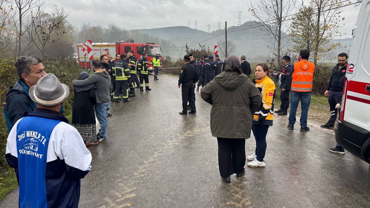 Bartın'da dere yatağına devrilen otomobildeki karı koca öldü