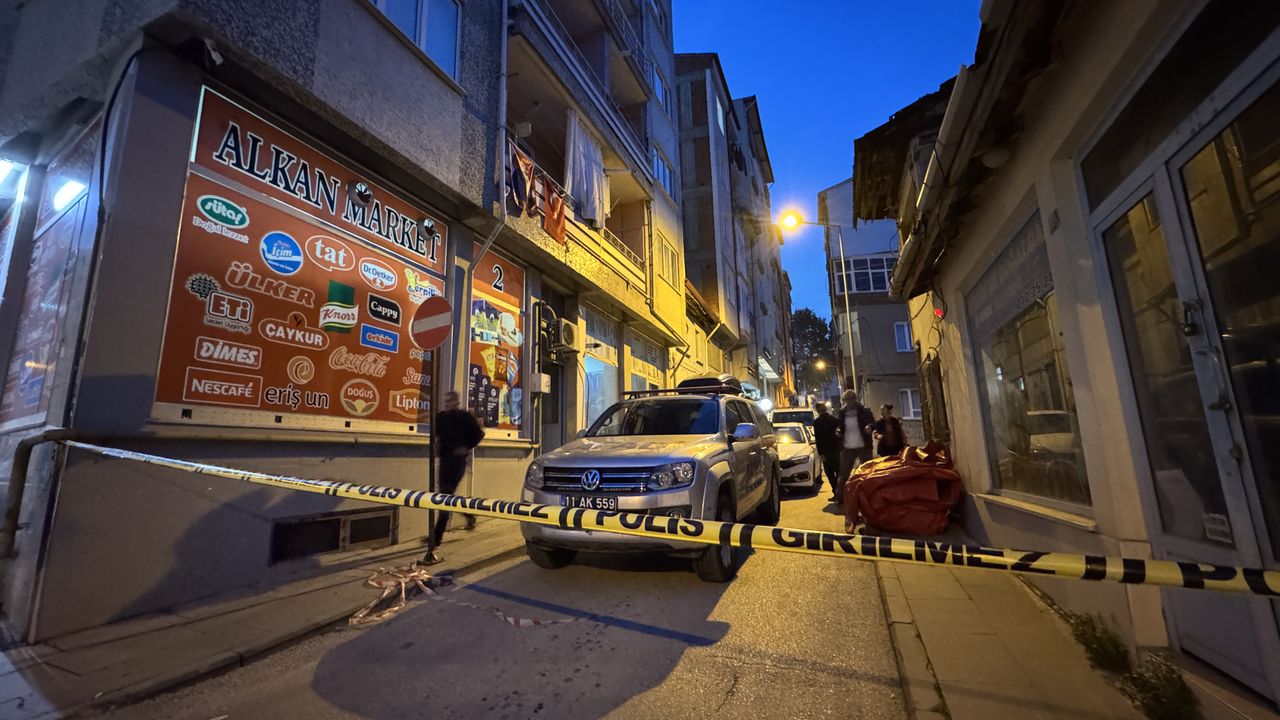 Bilecik'te polisten kaçarken apartman bacasında sıkışan hükümlü yakalandı