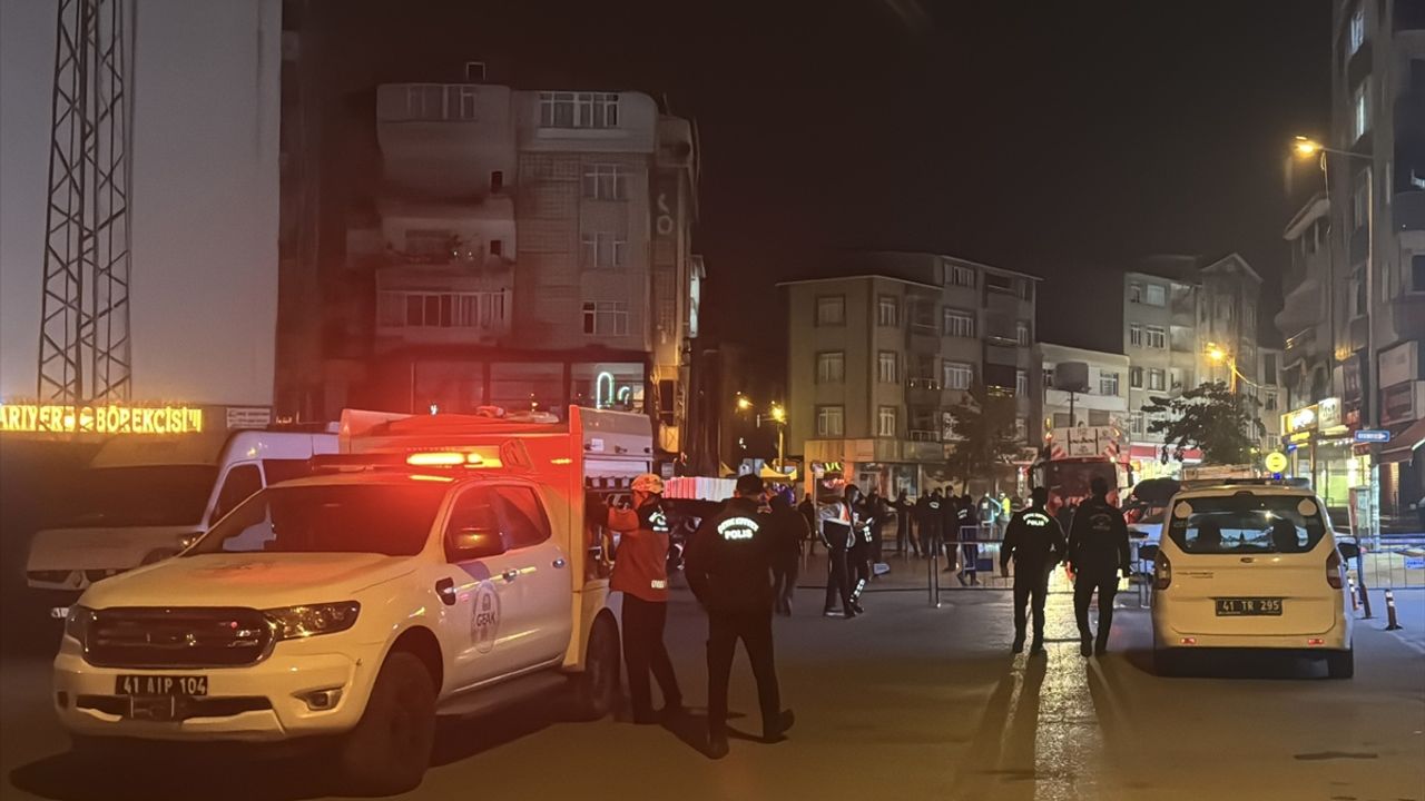 GÜNCELLEME - Kocaeli'de çöken apartmanın yakınındaki 3 bina daha tedbiren boşaltıldı