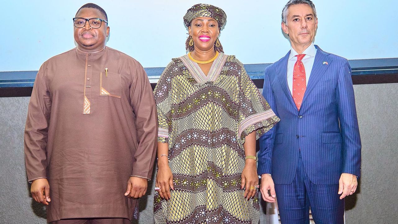 Sierra Leone Cumhurbaşkanı'nın eşi, Türkiye'nin Freetown Büyükelçiliği'ndeki 29 Ekim resepsiyonuna katıldı