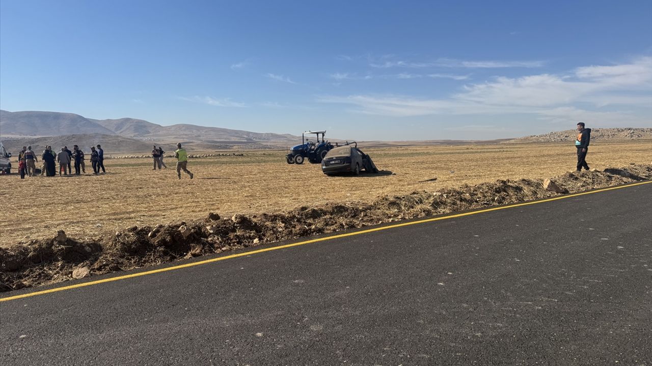 Siirt'te devrilen otomobildeki 1 kişi öldü, 1 kişi ağır yaralandı