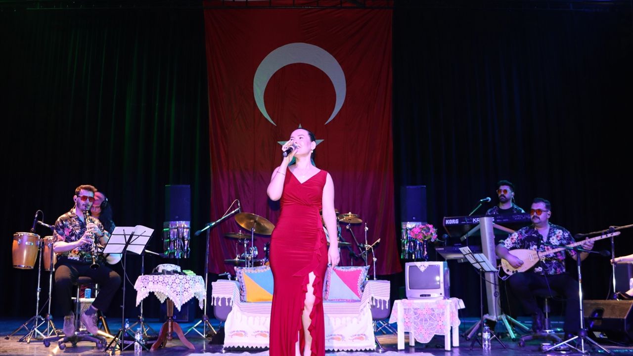 Van, Hakkari ve Bitlis'te Öğretmenler Günü kutlandı