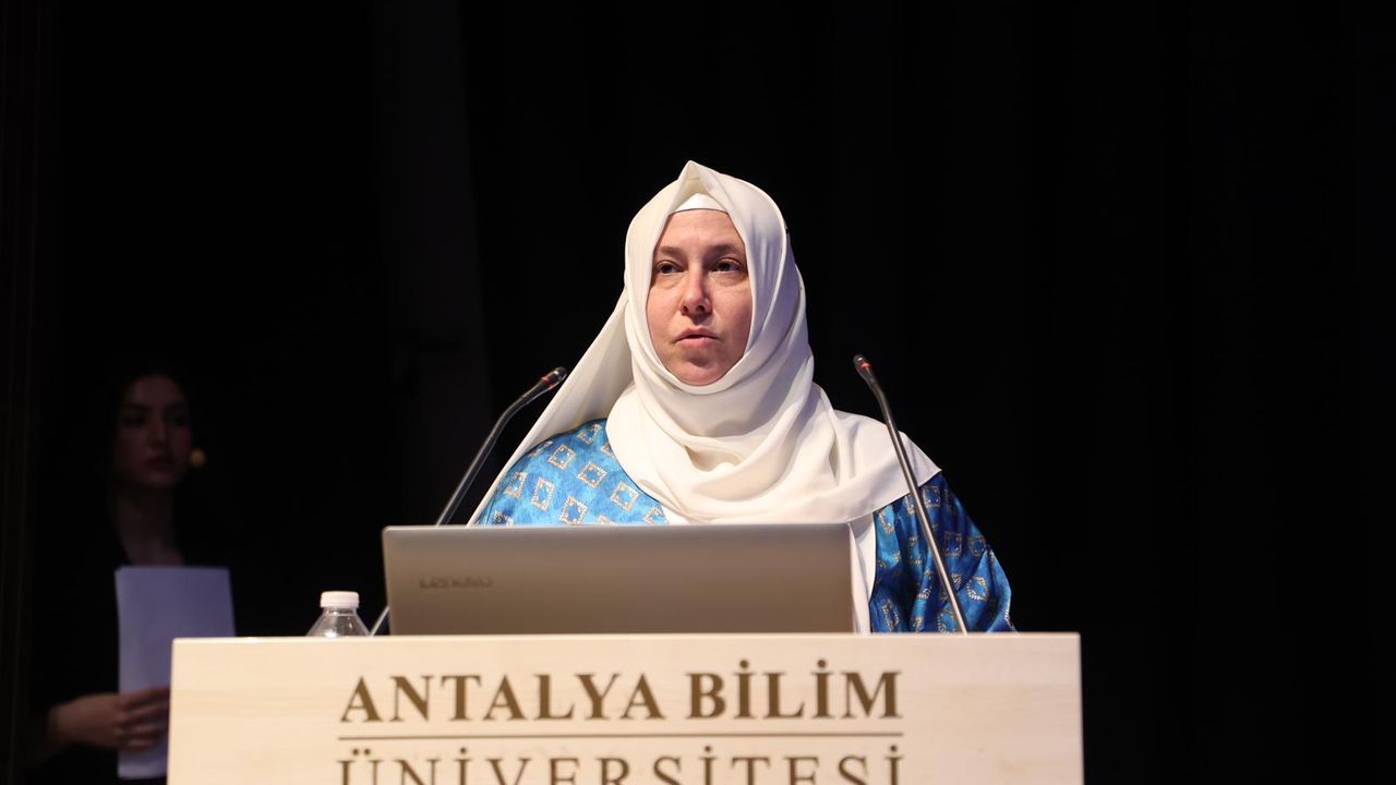 Antalya'da 'Gençlik Sinerjisi ile Geleneksel Sporlara Yönelim Politikası Çalıştayı' düzenlendi