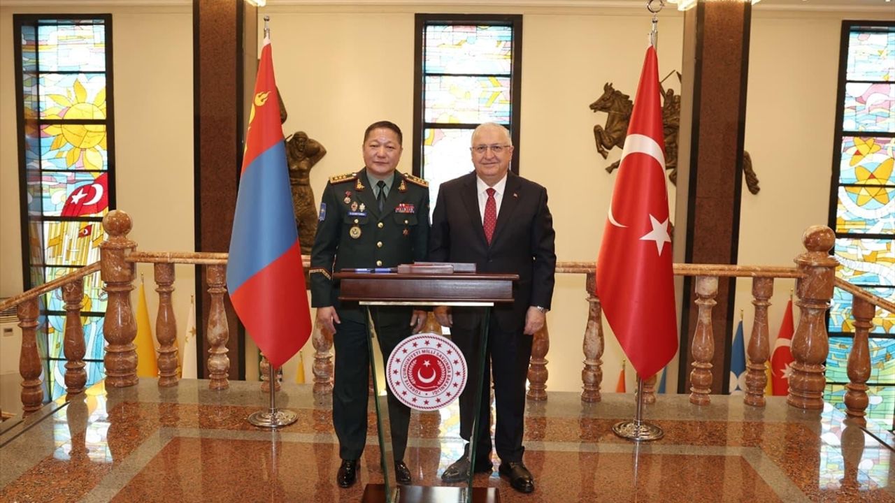 Milli Savunma Bakanı Güler, Moğolistan Genelkurmay Başkanı Korgeneral Sunrev'i kabul etti