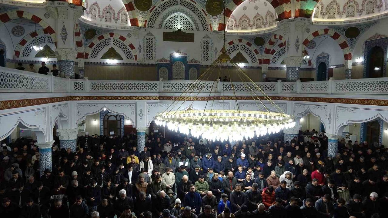 Kilis'te Miraç Kandili'nde camiler doldu taştı