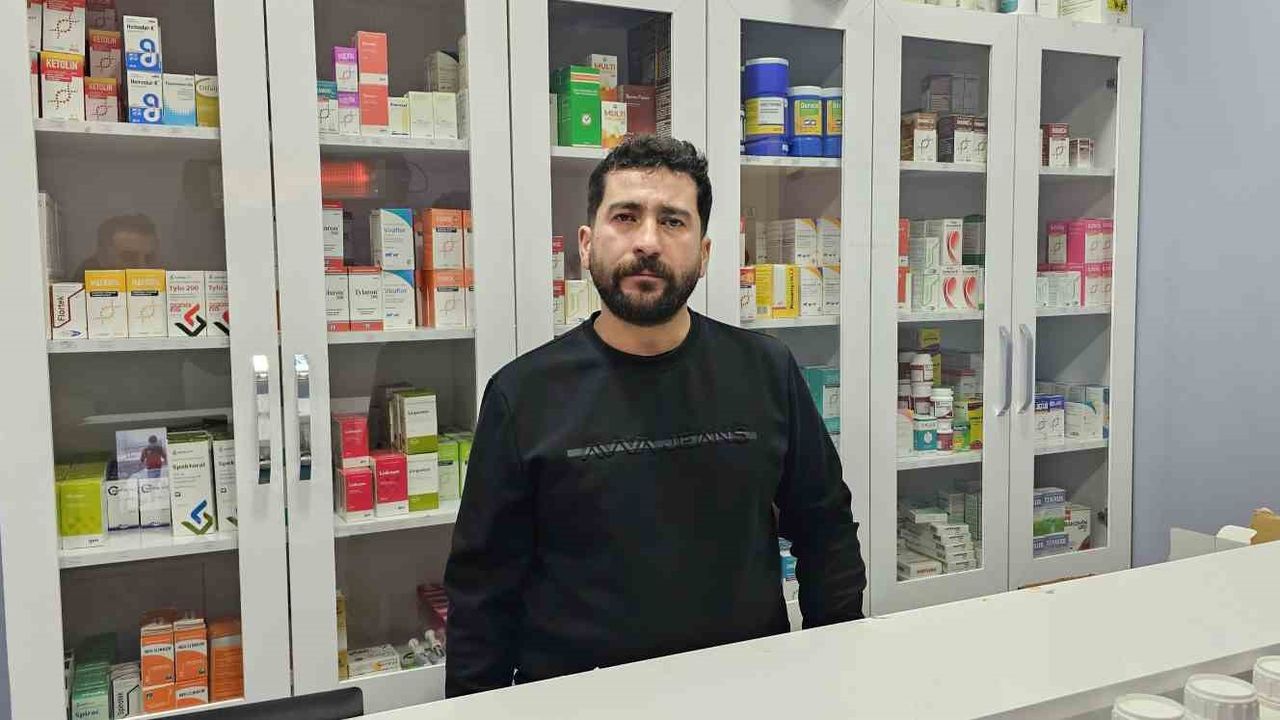 Bitlis'te ölü doğan kuzu, panda yavrusuna benzerliğiyle şaşırttı