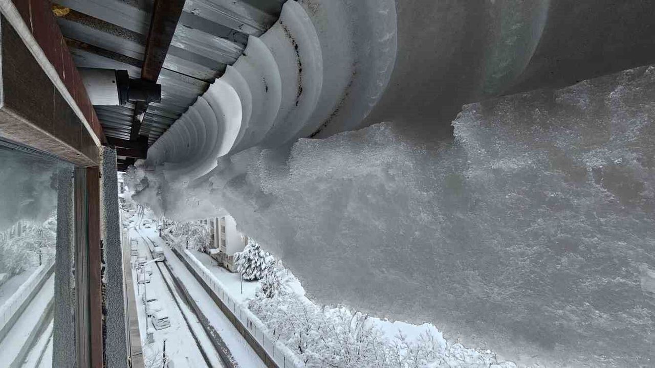 Karın başkenti Bitlis'te kış geri geldi