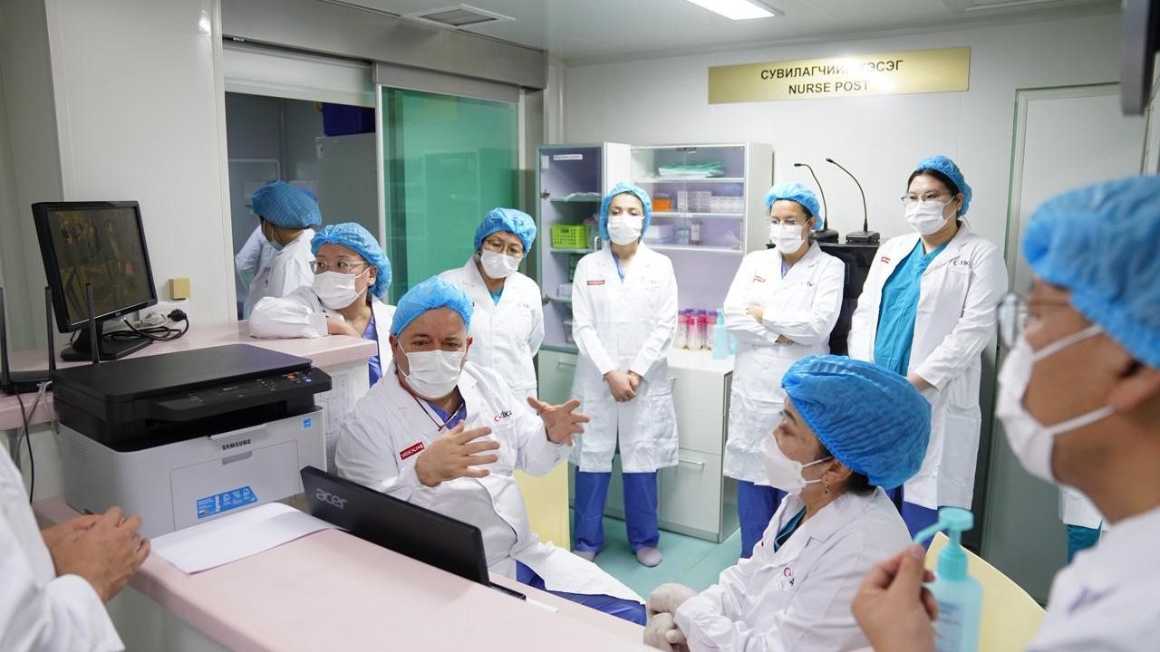 Moğolistan'daki ilk çocuk kemik iliği nakli Türk ve Moğol hekim ekipleri ile birlikte gerçekleştirildi