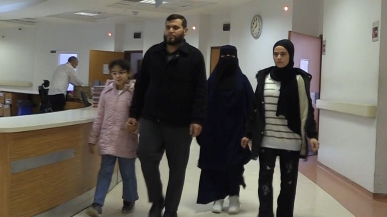 Şanlıurfa'da yatağa bağlı kardeşler tedavi sonrası yürümeye başladı