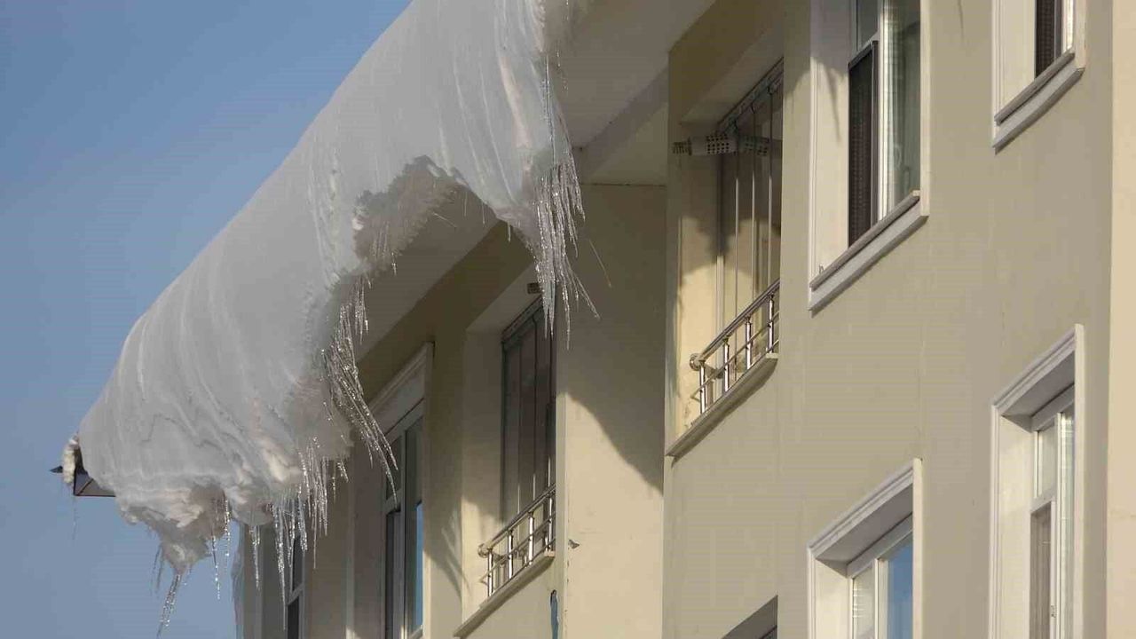 Bitlis'te soğuk hava etkisini sürdürüyor