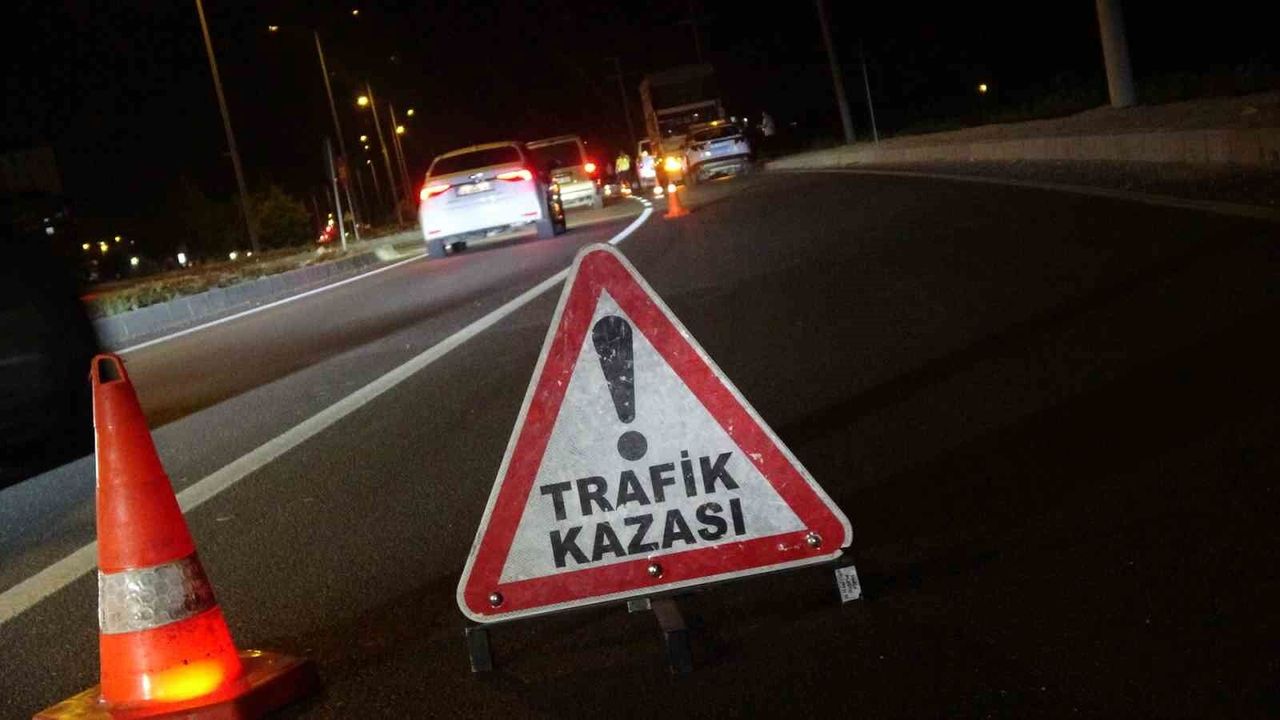 Kilis'te motosiklet ile otomobil çarpıştı: 2 yaralı