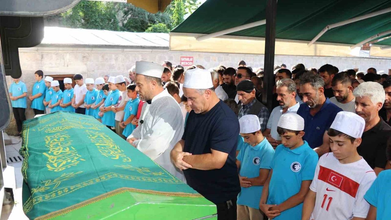 Dere yatağında oluşan gölet Ertuğrul'un mezar oldu