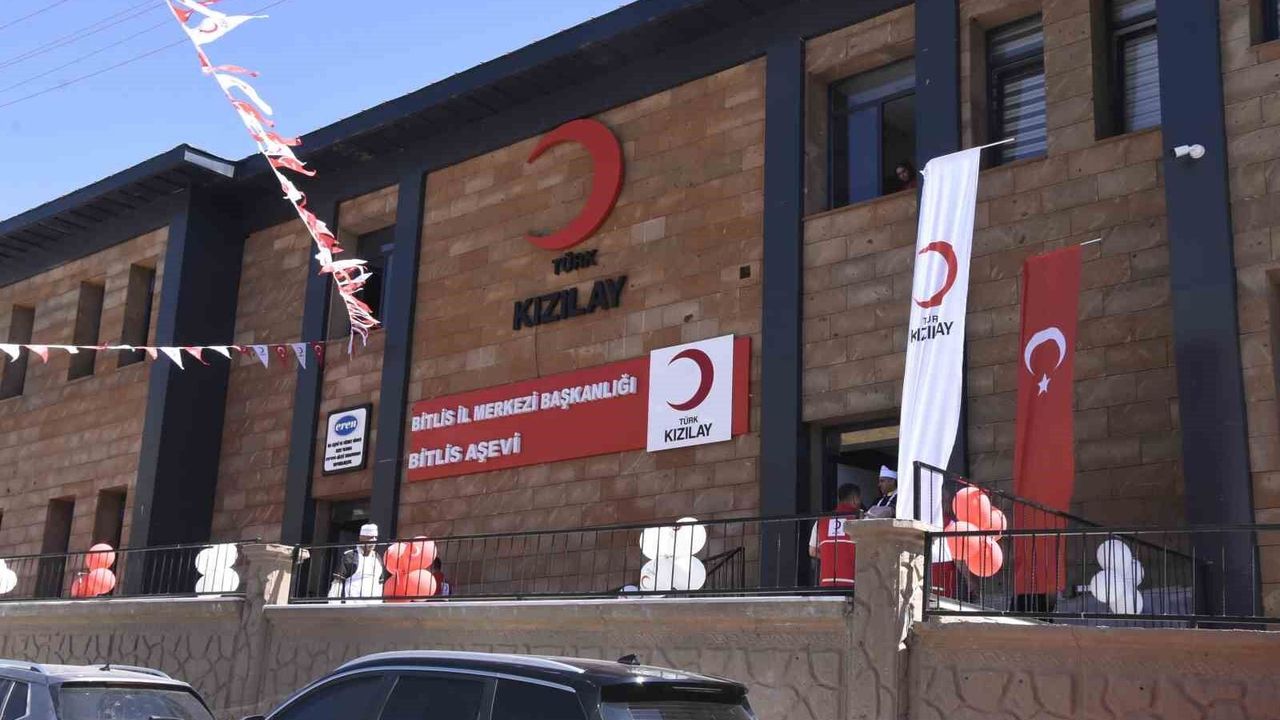 Bitlis'te Türk Kızılay Aşevi hizmete açıldı