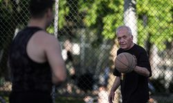Altmışlık "delikanlılar" sokak basketbolunun vazgeçilmezleri oldu