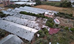 Antalya'da oluşan hortum evlerin çatıları ile seralara zarar verdi