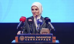 Bakan Göktaş 'Disiplinlerarası Bir Yaklaşımla Ailenin Halleri Sempozyumu'nda konuştu: