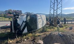 Bingöl'de takla atan hafif ticari araçtaki 5 kişi yaralandı