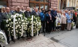 Bosna Hersek'teki savaşta ekmek kuyruğunda öldürülen 26 kişi törenle anıldı